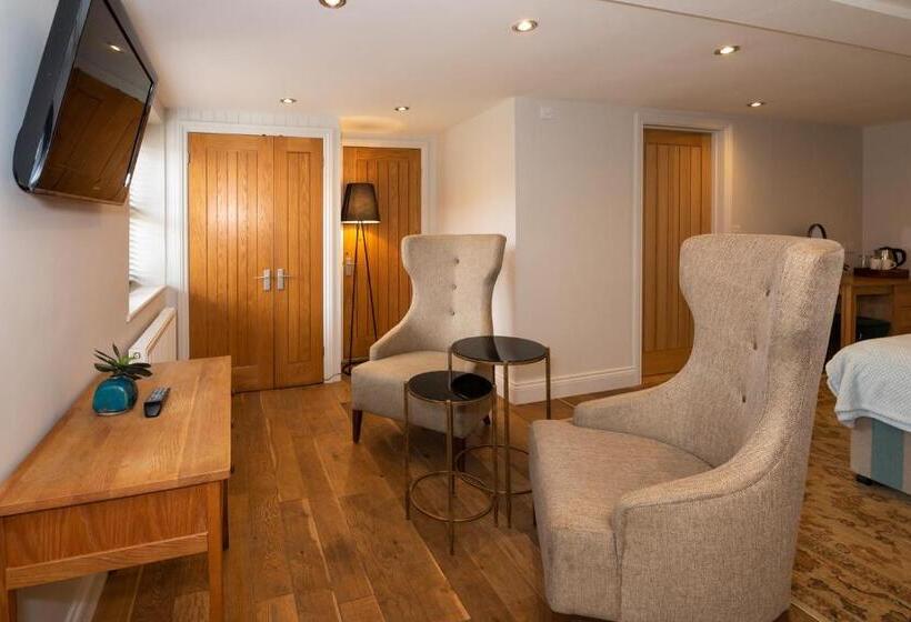 בית מלון כפרי Briarfields