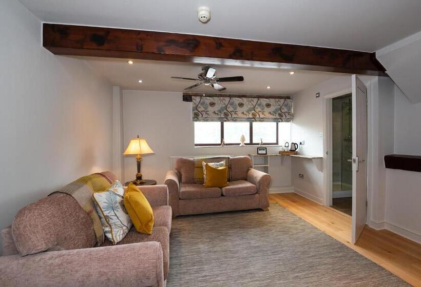 בית מלון כפרי Briarfields