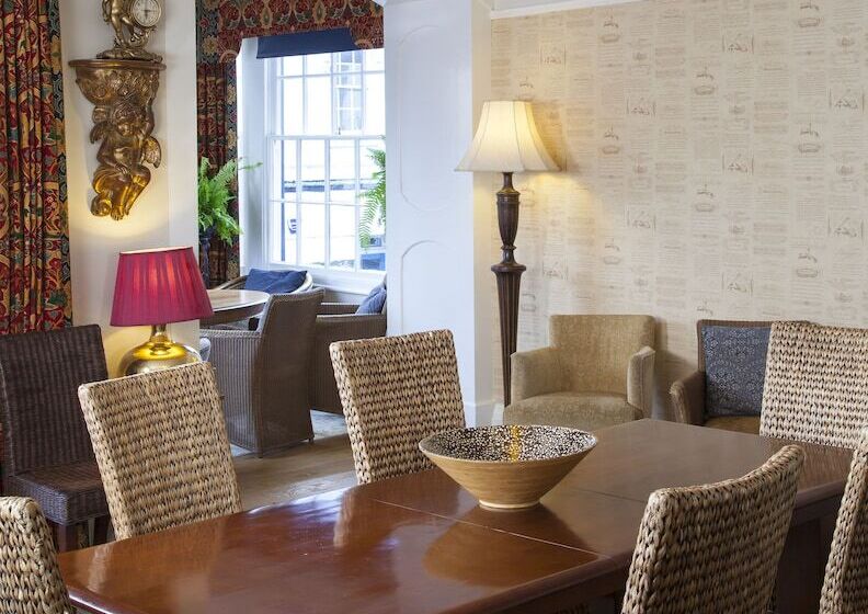 Отель Royal Seven Stars