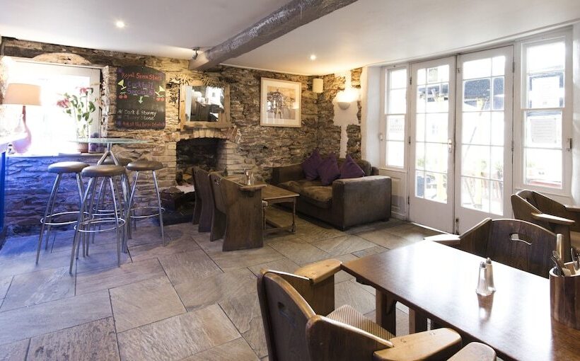 Отель Royal Seven Stars