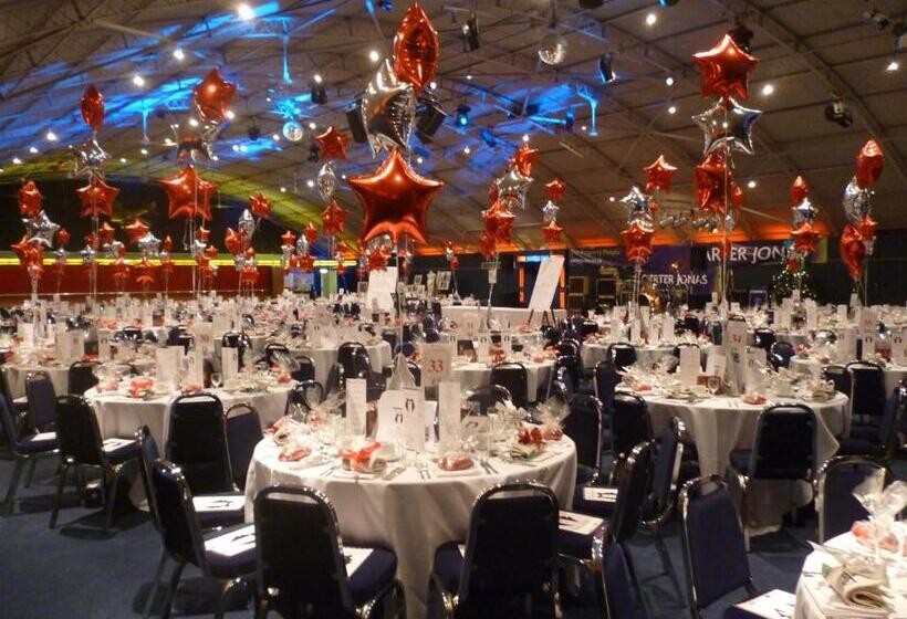 ホテル The Aviator