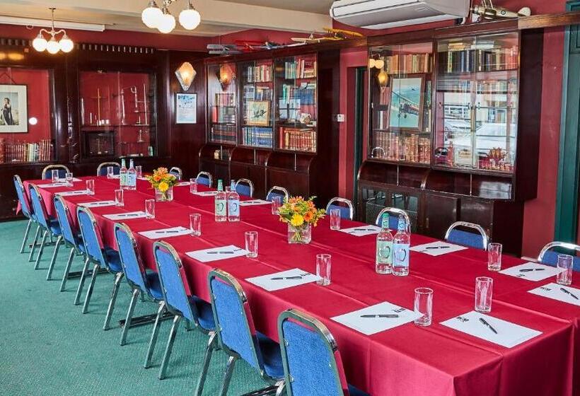 ホテル The Aviator