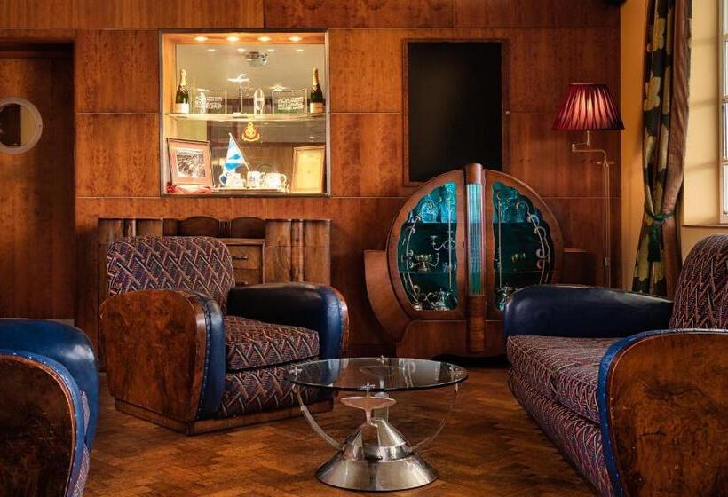 ホテル The Aviator