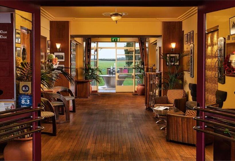 ホテル The Aviator