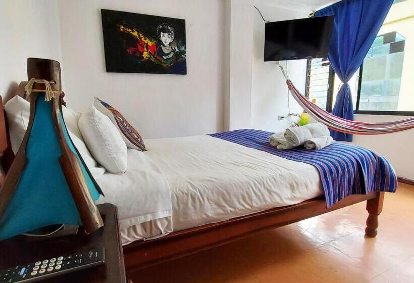 Erupcion Art Hotel & Hostel