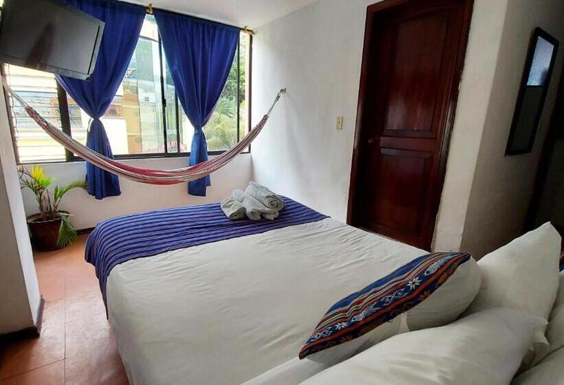 Erupcion Art Hotel & Hostel