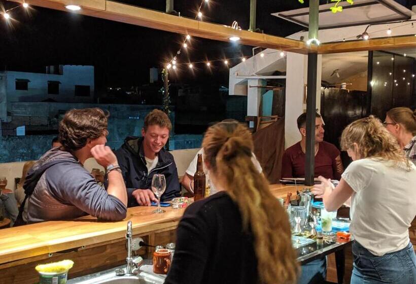 Erupcion Art Hotel & Hostel