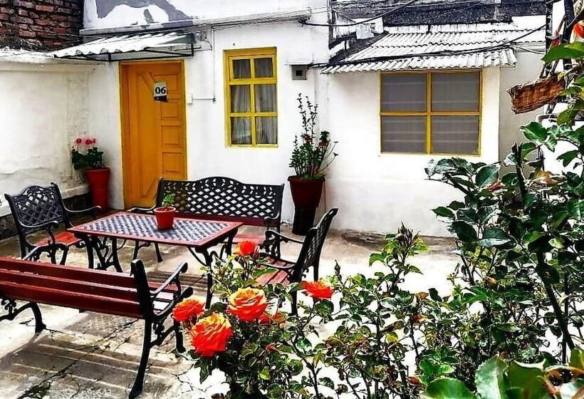 Galapagos Natural Life Hostel