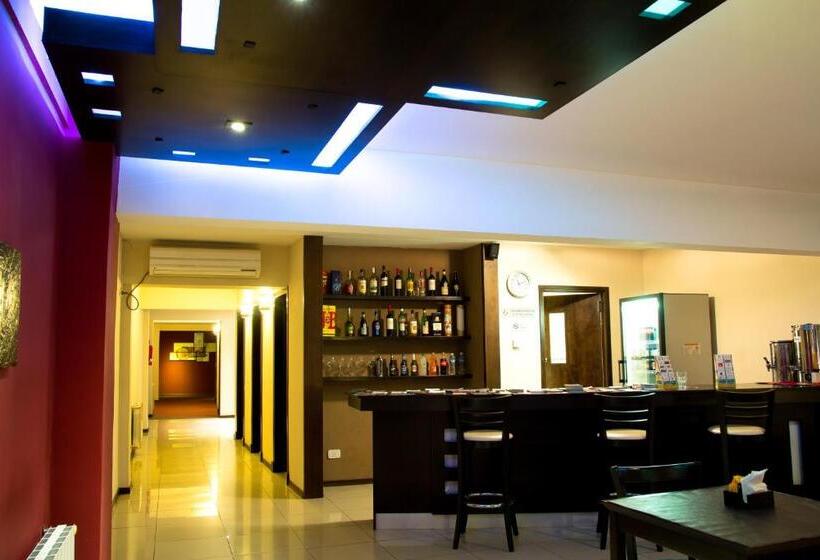 هتل Aires De Tandil