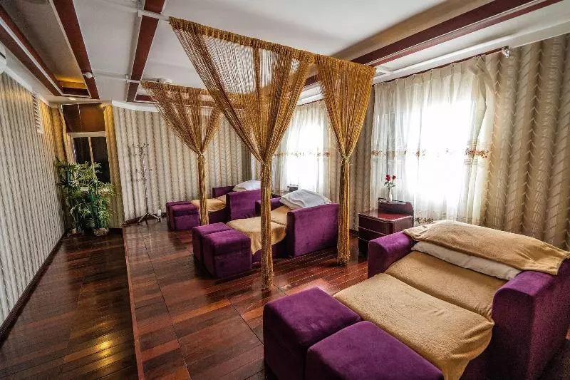 Duc Long Gia Lai Hotels & Apartment