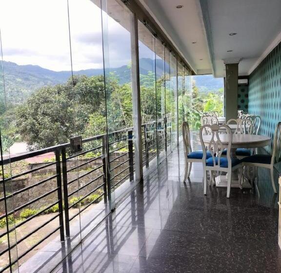 בית מלון כפרי Rizen Premiere