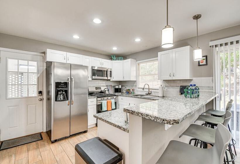 Atlanta Home W/ Movie Projector & Basketball Hoop!