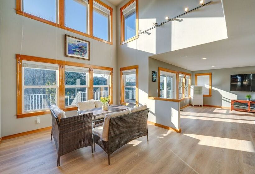 Stunning Mount Vernon Home W/ Big Lake Views!