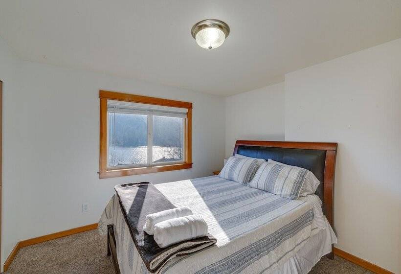 Stunning Mount Vernon Home W/ Big Lake Views!