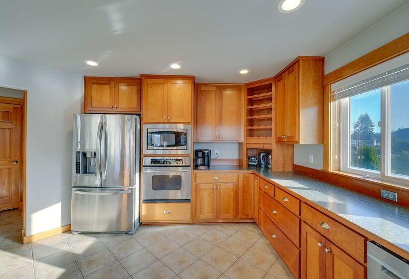 Stunning Mount Vernon Home W/ Big Lake Views!