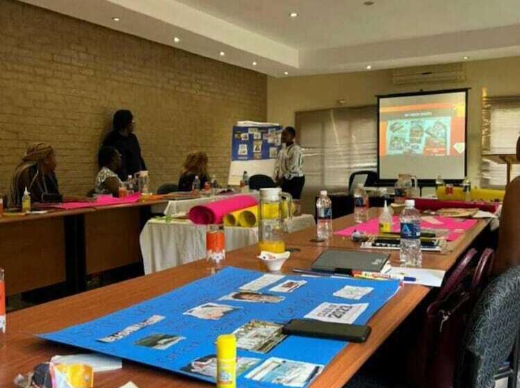 تختخواب و صبحانه Kia Ora Lodge