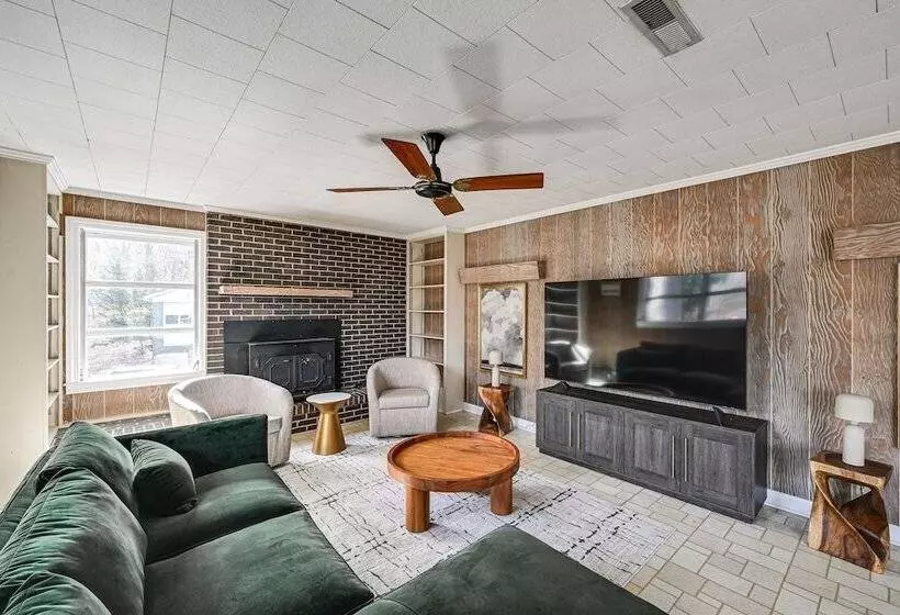 Greenville Home W/ Private Pool: 7 Mi To Downtown