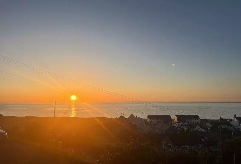 Hotelli The Pod & Cwtch Luxury Accommodation