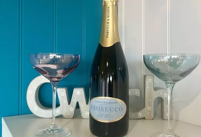 Hotelli The Pod & Cwtch Luxury Accommodation