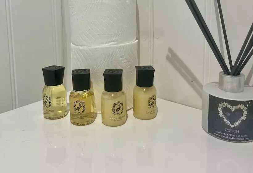 Hotelli The Pod & Cwtch Luxury Accommodation