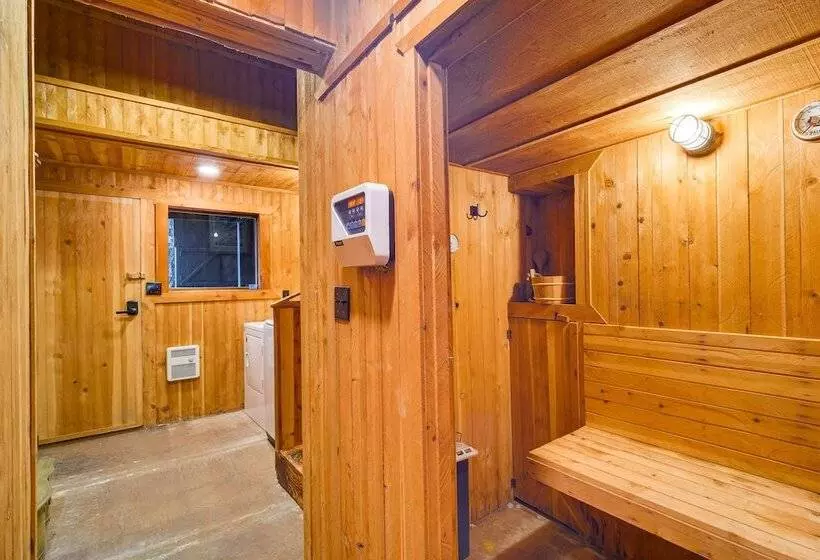 Klamath Falls Cabin W/ Private Sauna & Fire Pit!