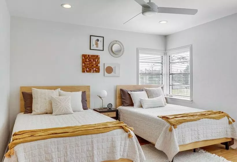 Lakeland Retreat W/ Private Pool & Yard Games!