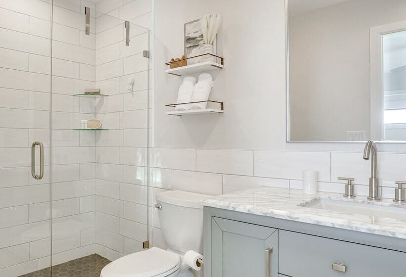 Lakeland Retreat W/ Private Pool & Yard Games!