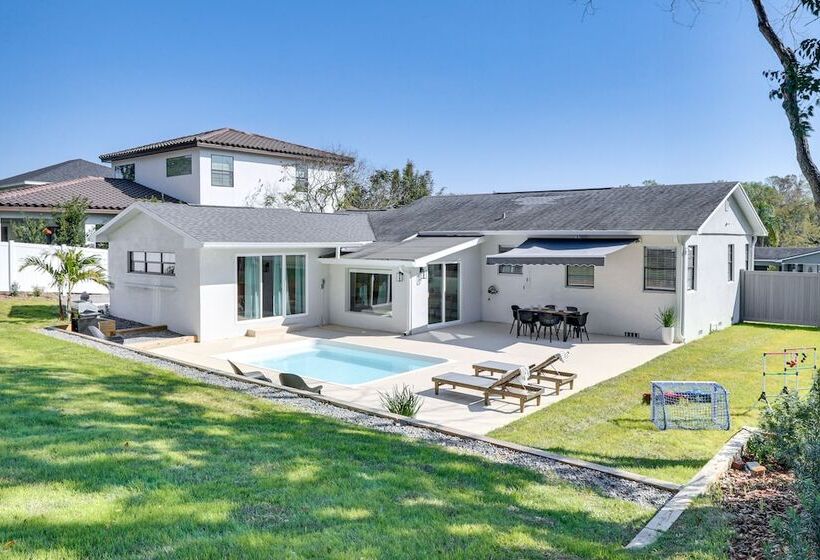 Lakeland Retreat W/ Private Pool & Yard Games!