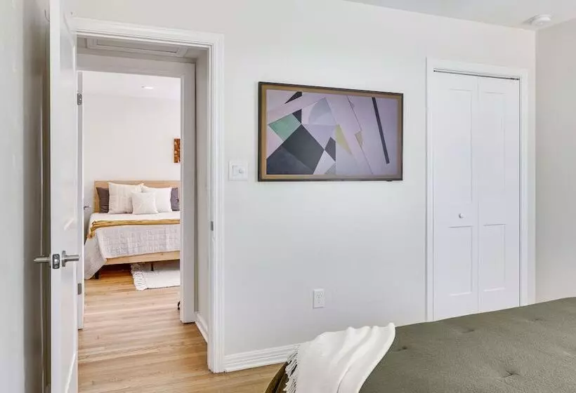 Lakeland Retreat W/ Private Pool & Yard Games!