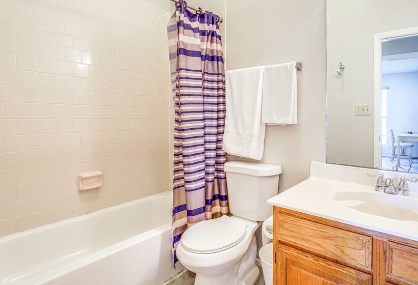 Minimalist Alpharetta Home W/ Balcony Near Atlanta