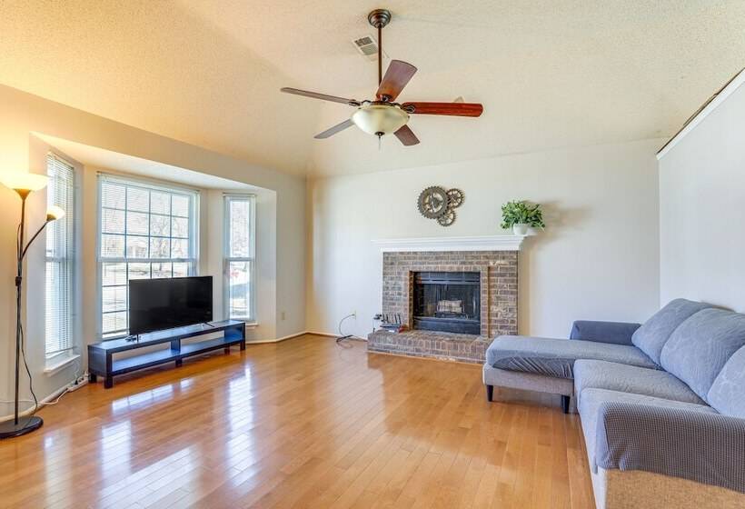 Minimalist Alpharetta Home W/ Balcony Near Atlanta