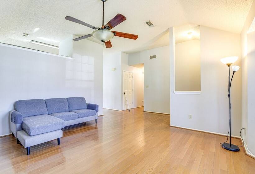 Minimalist Alpharetta Home W/ Balcony Near Atlanta