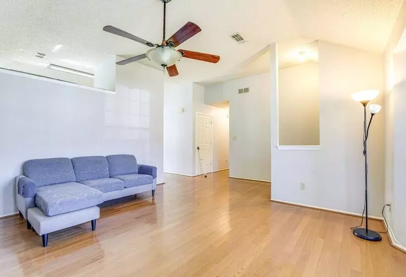 Minimalist Alpharetta Home W/ Balcony Near Atlanta