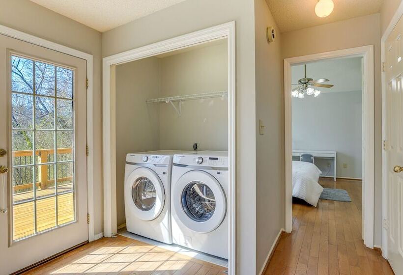 Minimalist Alpharetta Home W/ Balcony Near Atlanta