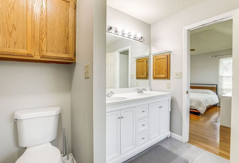 Minimalist Alpharetta Home W/ Balcony Near Atlanta