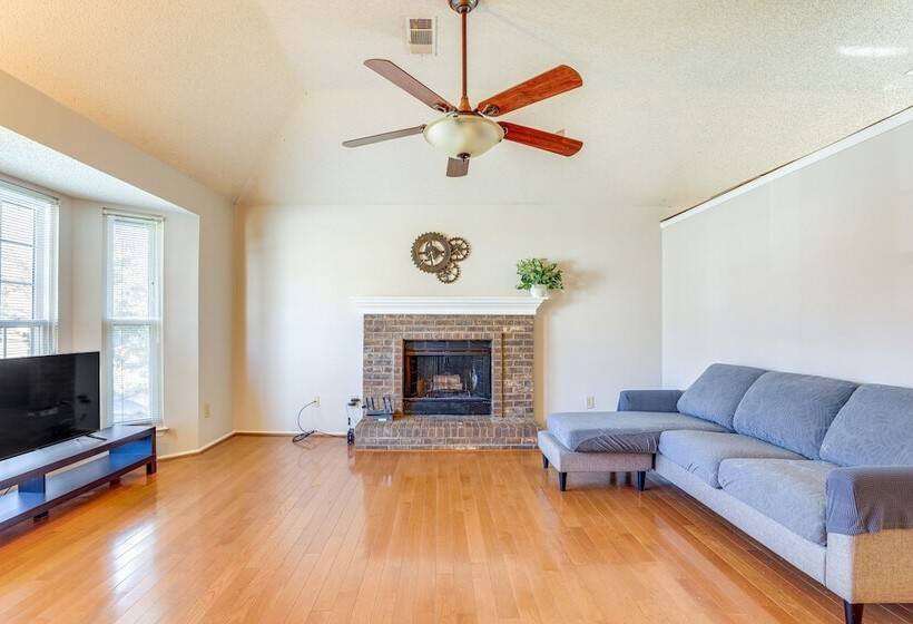 Minimalist Alpharetta Home W/ Balcony Near Atlanta