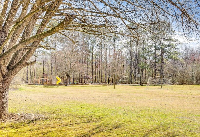 Minimalist Alpharetta Home W/ Balcony Near Atlanta