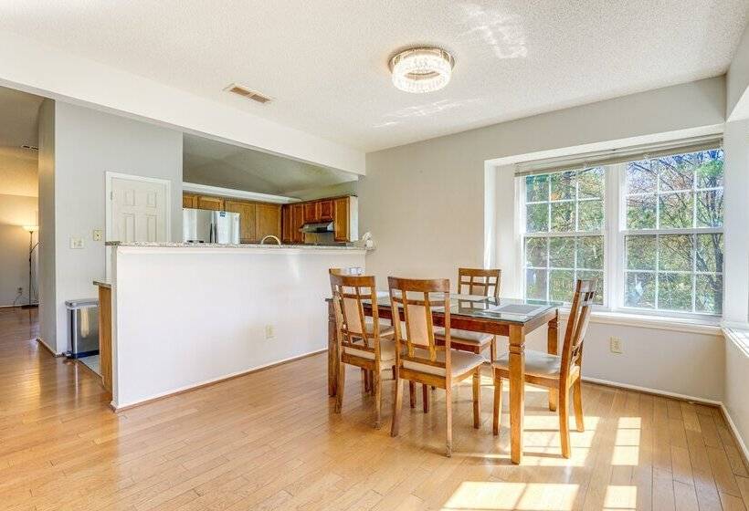 Minimalist Alpharetta Home W/ Balcony Near Atlanta