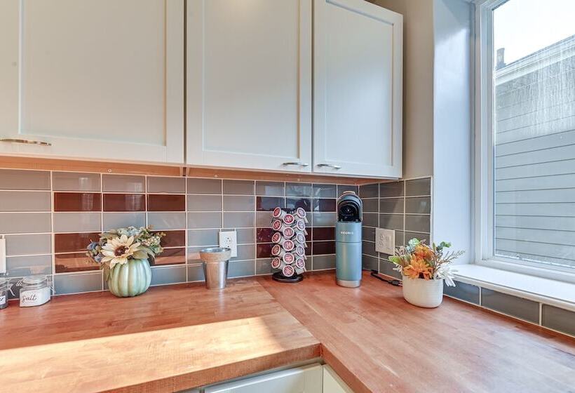 7 Mi To Louisville: Pet Friendly New Albany Home