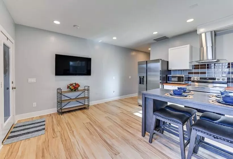 7 Mi To Louisville: Pet Friendly New Albany Home