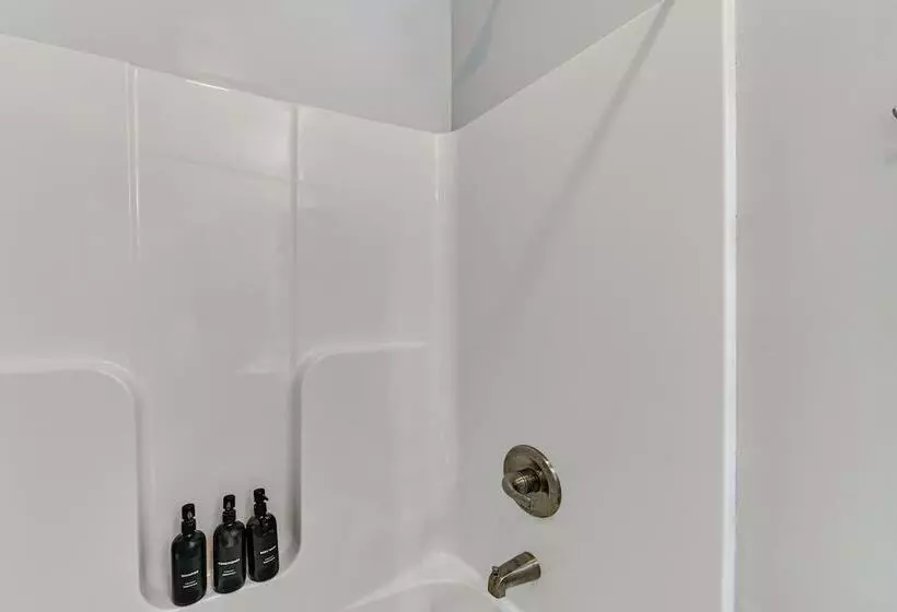 7 Mi To Louisville: Pet Friendly New Albany Home