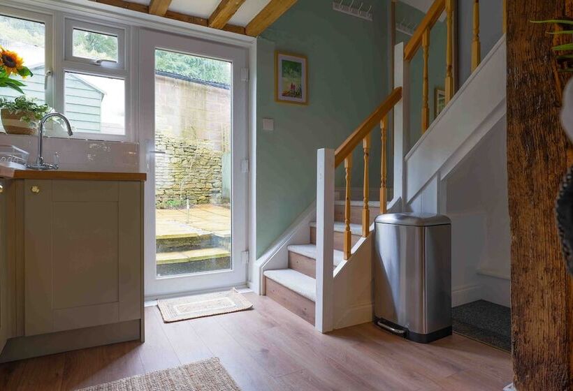 Remarkable 1 Bed Cotswolds Cottage In Finstock