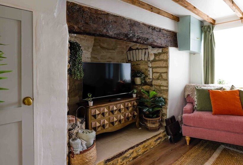 Remarkable 1 Bed Cotswolds Cottage In Finstock