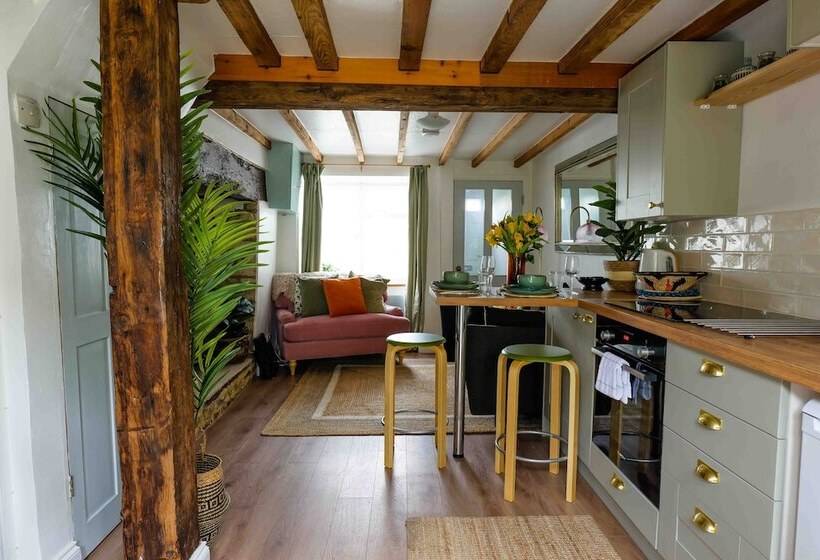 Remarkable 1 Bed Cotswolds Cottage In Finstock