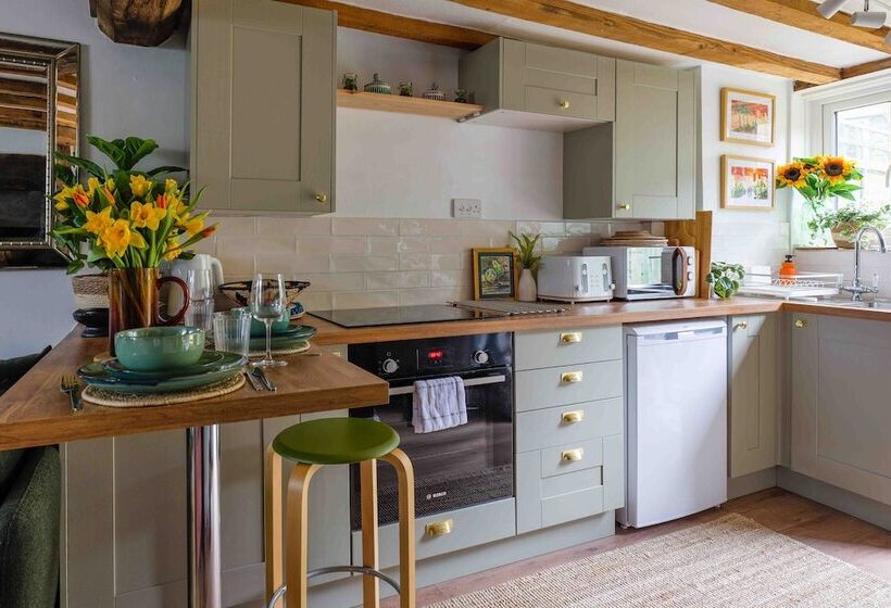 Remarkable 1 Bed Cotswolds Cottage In Finstock