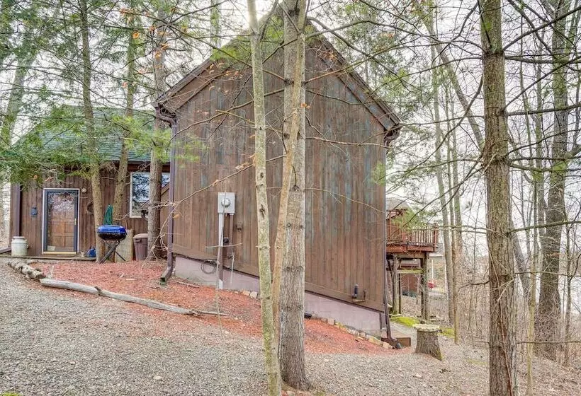 Pet Friendly Cabin Overlooking Sleepy Hollow Lake