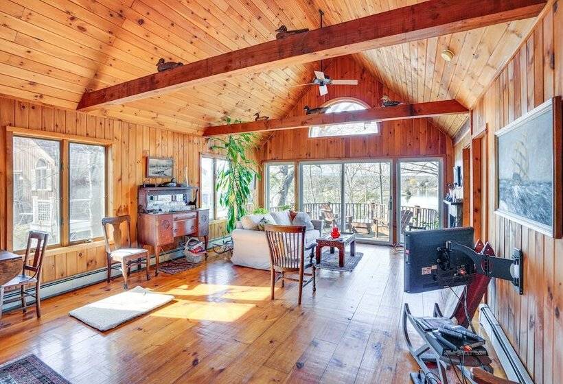 Pet Friendly Cabin Overlooking Sleepy Hollow Lake