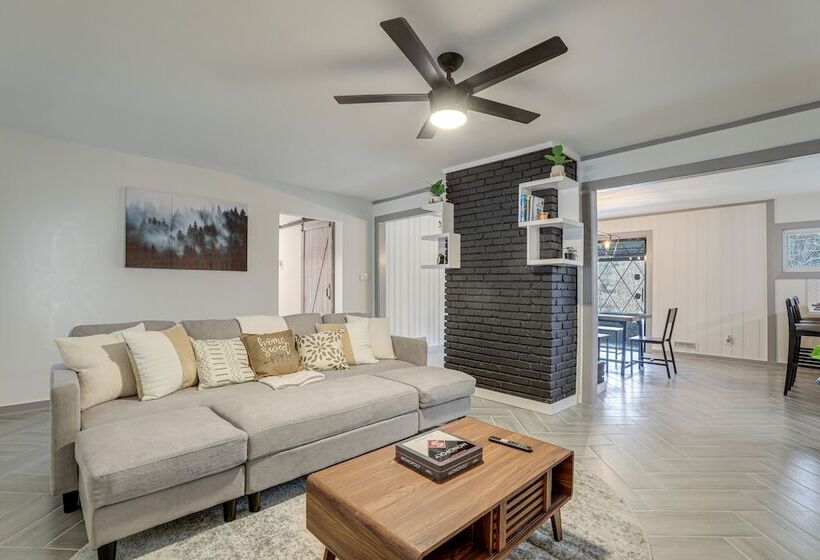 Stylish Decatur Home W/ Patio: 10 Mi To Atlanta!