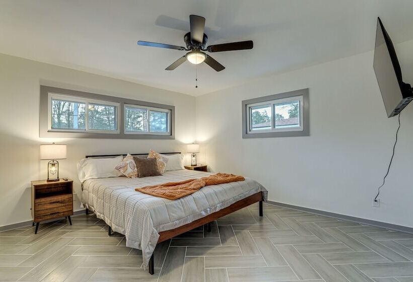 Stylish Decatur Home W/ Patio: 10 Mi To Atlanta!