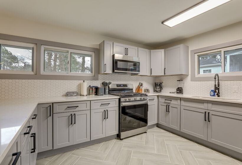 Stylish Decatur Home W/ Patio: 10 Mi To Atlanta!